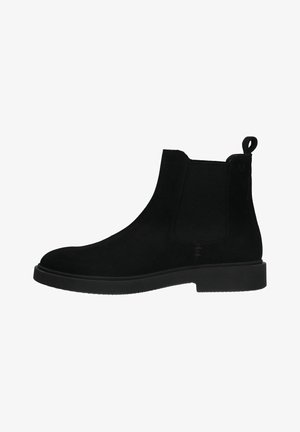 Zwarte fluwelen Chelsea boots met elastische zijpanelen, een trekband en een platte zwarte rubberen zool. Gladde textuur met een gestroomlijnd ontwerp.