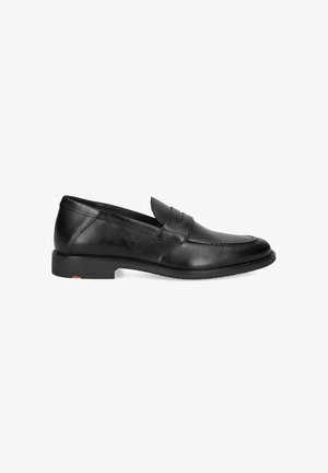 Mocassins en cuir noir avec un talon bas, un design classique, des détails cousus et une bande frontale proéminente pour un look soigné.