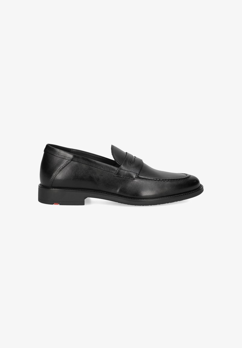 Mocassins en cuir noir avec un talon bas, un design classique, des détails cousus et une bande frontale proéminente pour un look soigné.