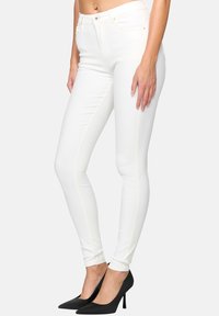 Elara Broek - weiß