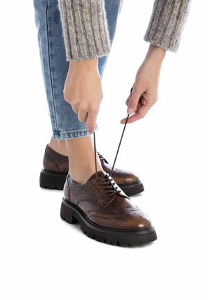 Carmela Zapatos de vestir - brown