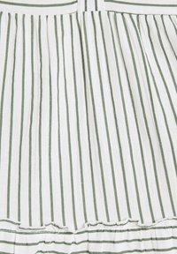 Izbrano, snow white/laurel wreath