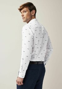 Next EASY IRON PRINTED OXFORD REGULAR FIT - Ing - white blue dragonfly