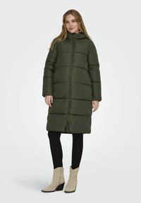 Manteau d'hiver - forest night