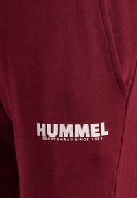 Hummel LEGACY TAPERED  - Træningsbukser - cabernet