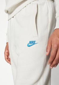 Nike Sportswear Träningsbyxor - beige