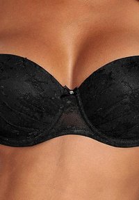 Zwarte strapless beha van gestructureerde kant, met een gladde afwerking, beugel en een klein strikdetail in het midden.