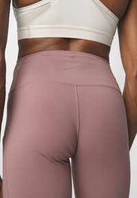 Nike Performance ONE - Tajice - smokey mauve