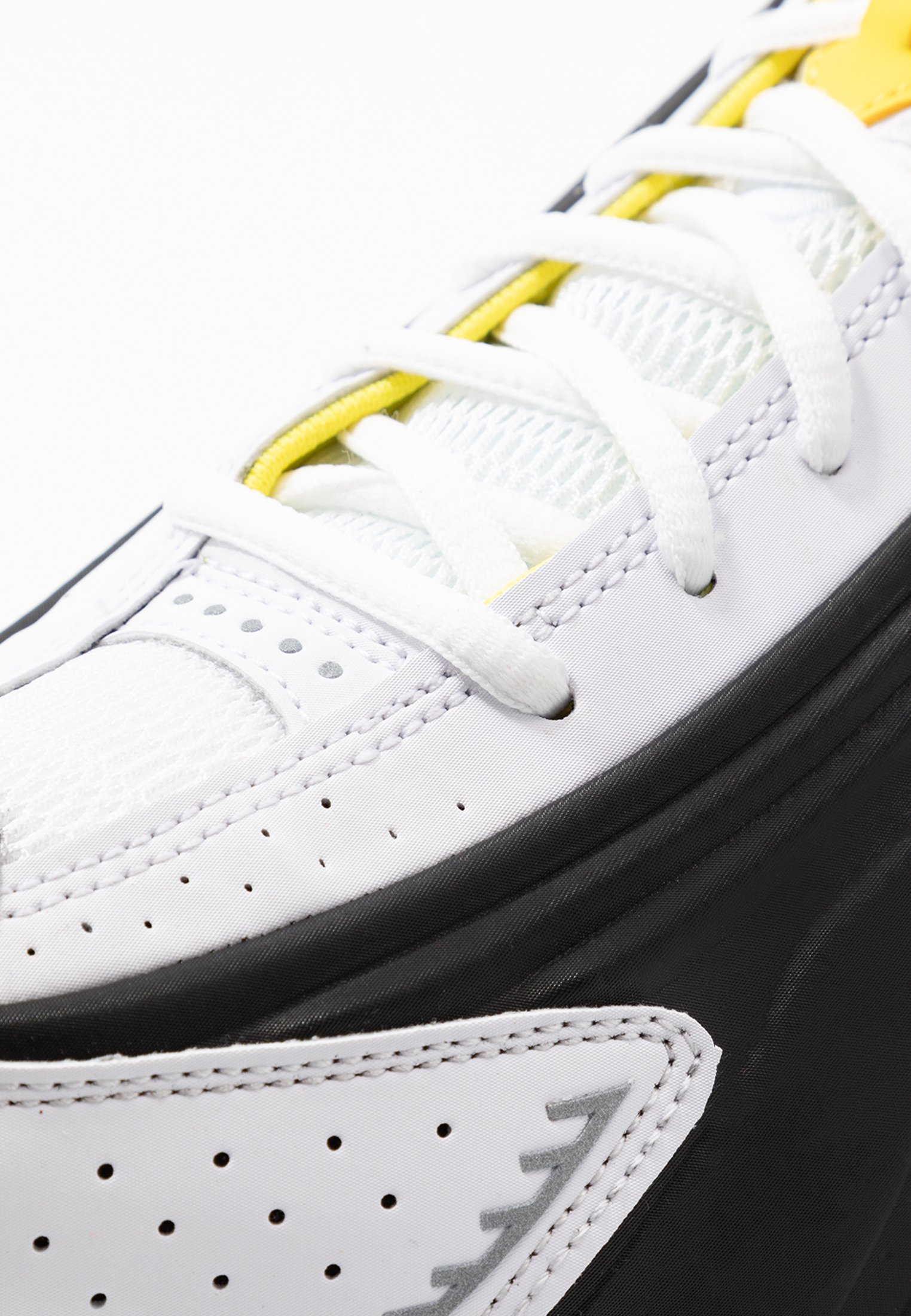 nike sportswear shox r4