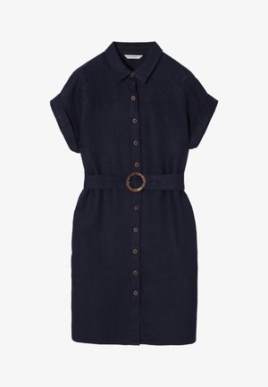 Navy sininen pellavapuseromekko, jossa on lyhyet hihat, napitus edessä, brodeerattu lehden kuvio ja ruskea pyöreä vyösolki.