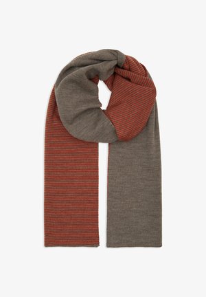 Sciarpa testurizzata con design diviso, un lato in grigio uniforme e l'altro a righe rosse e grigie, tessuto leggero e finitura morbida.