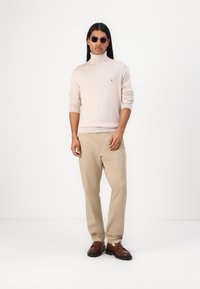Tommy Hilfiger PIMA ROLL NECK - Pullover - timeless camel