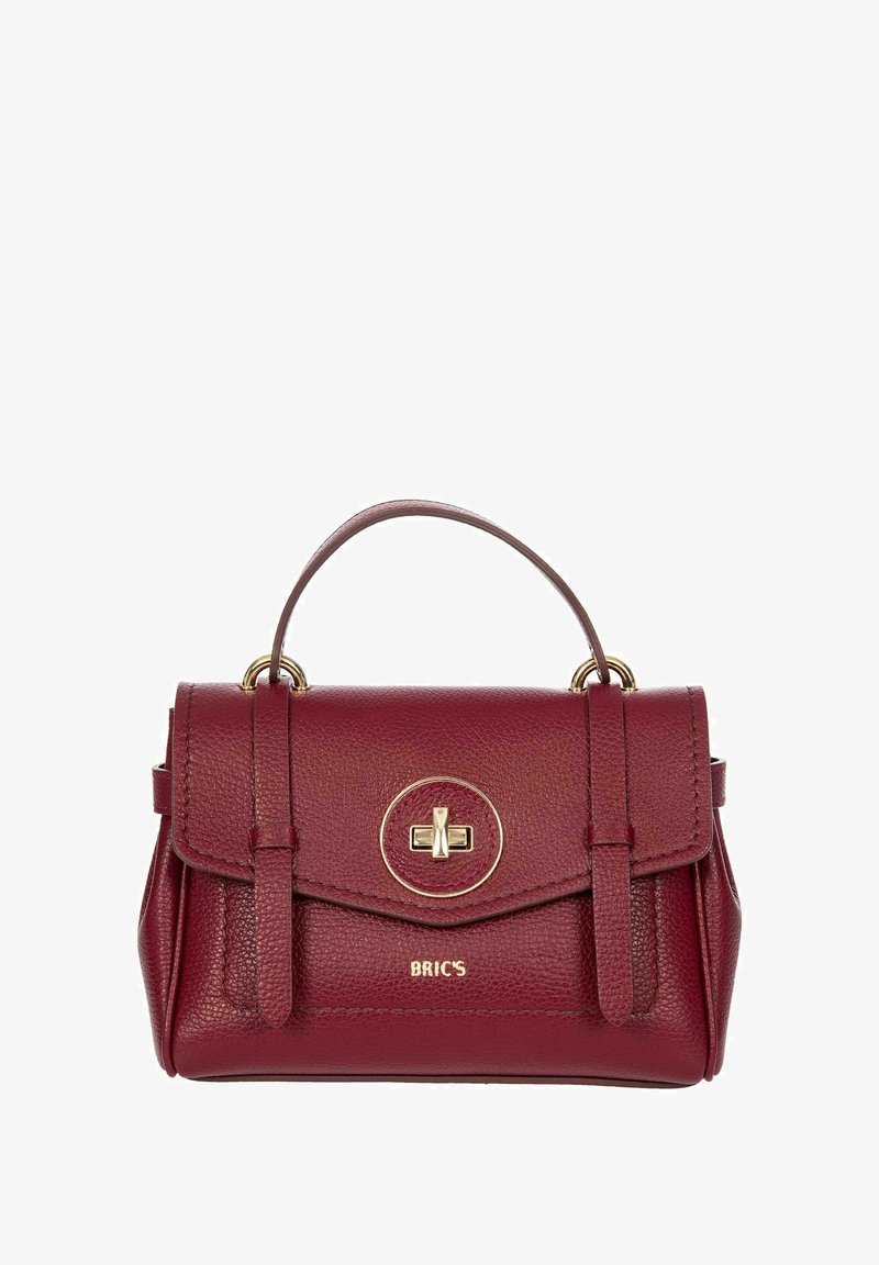 Sac à main en cuir bordeaux de Bric's avec un rabat avant, des finitions dorées, une anse supérieure et une texture subtile. Design compact et structuré.