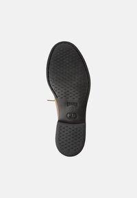 Camper Stringate - brown