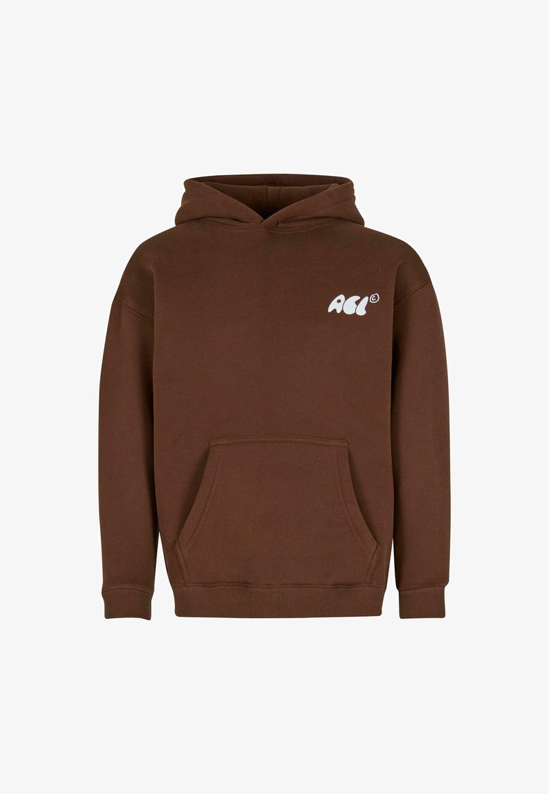 Hoodie marrone con tasca frontale, polsini a coste e logo bianco sul lato sinistro del petto. Realizzato in un tessuto morbido con una texture liscia.