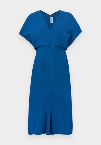Victoria Beckham BLOUSON DETAIL MIDI DRESS - Φόρεμα από ζέρσεϊ - blue