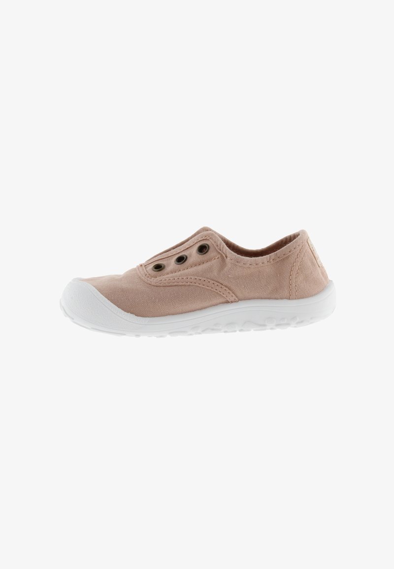 Scarpa slip-on in tela rosa chiaro con due occhielli superiori, suola in gomma bianca, punta arrotondata e design minimalista.