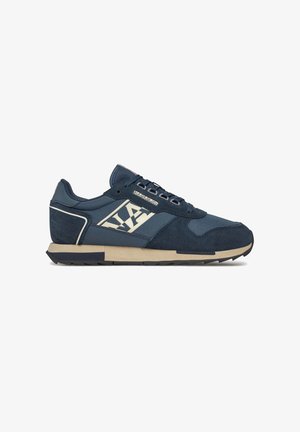 Sneaker blu navy realizzata in suede e mesh; presenta una suola in gomma beige, dettagli a contrasto e chiusura con lacci.