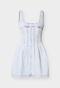 Μίνι φόρεμα από ανοιχτό μπλε τζιν με φαρδιές τιράντες στους ώμους, εφαρμοστό μπλουζάκι σε στυλ κορσέ και φούντα φούστα.