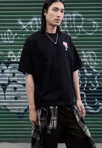 The Tracksuit Club KEEP CHASING UNISEX - Majica kratkih rukava s printom - black