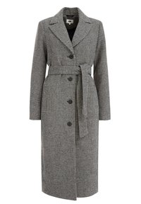 Cappotto a quadri bianco e nero, modello lungo, ampio rever, vita con cintura, sette bottoni frontali, tasche laterali, tessuto strutturato.