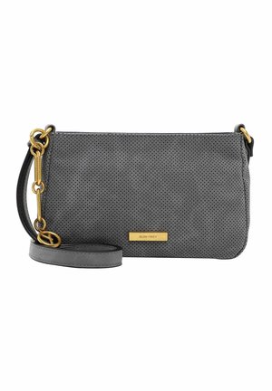 Bolso de mano de cuero sintético gris perforado con herrajes en tono dorado y una correa desmontable. Presenta una placa con el nombre de la marca en el frente.