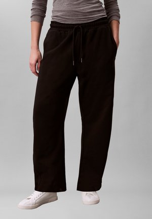 Calvin Klein Jeans MONOGRAM BARREL - Joggebukse - black