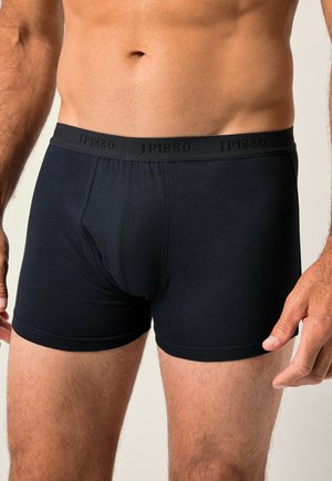 Boxers en coton noirs avec une ceinture arborant le logo "JP1880". Le tissu semble lisse avec un design ajusté et une poche à l'avant.