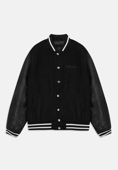 Giacca varsity nera con corpo in lana, maniche in pelle, bottoni a scatto e polsini in maglia a coste con righe bianche. Dettaglio ricamato "Les Benjamin".