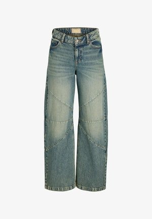 Heledad denim püksid helesinises pesus kontrastõmblustega, kõrge talje, ainulaadse paneeli disaini ja klassikalise viie tasku stiiliga.