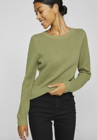 VILA VIDALO O-NECK - Stickad tröja - oil green