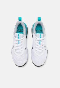 Nike Performance AIR MAX ALPHA TRAINER 6 - Treeningjalatsid - light smoke grey/particle grey/white/black/dusty cactus
