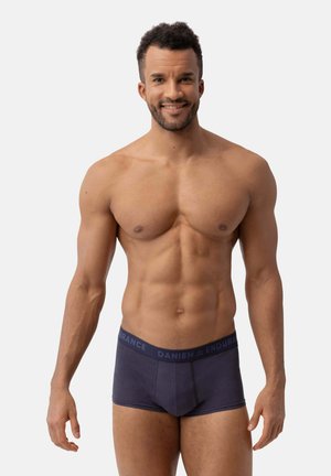 Donkerblauwe herenboxers met een brede tailleband met het merk "Danish Endurance". Glad materiaal, aansluitend design en een comfortabele pasvorm.