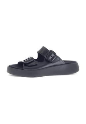 Zwarte slide sandalen hebben twee verstelbare riemen met gespen, een chunky platformzool en een gladde kunstlederen afwerking.