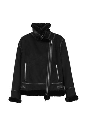 Giacca di shearling nera con rifiniture in pelle, zip asimmetrica, due tasche laterali e colletto e polsini foderati in pelliccia.