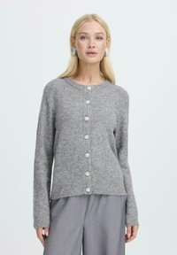 Grauer Wollcardigan mit rundem Ausschnitt, strukturiertem Stoff und dekorativen blumenförmigen Knöpfen auf der Vorderseite. Lockere Passform und lange Ärmel.