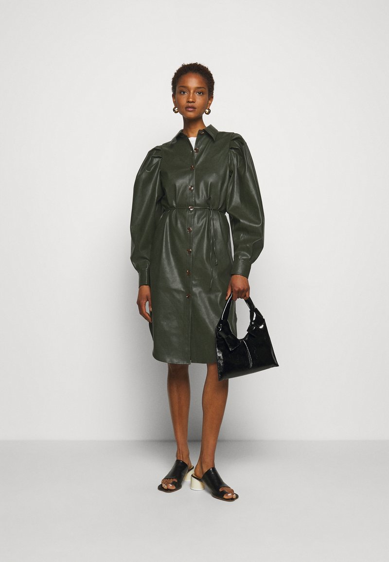 Damen Bekleidung | DESIGNERS REMIX MARIE SLEEVE DRESS Blusenkleid olive/oliv-meliert - VM91419 Damen Bekleidung | DESIGNERS REMIX MARIE SLEEVE DRESS Blusenkleid olive/oliv-meliert - VM91419
