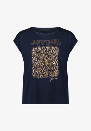 Marineblaue T-Shirt mit kurzen Ärmeln, verziert mit "JOYFUL" in goldenen Nieten und einem strukturierten Rechteckmuster in Gold- und Brauntönen.