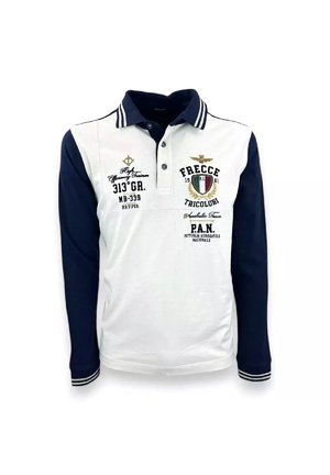 Polo a maniche lunghe, con corpo bianco e maniche blu navy, colletto a costine, dettagli ricamati sul fronte e polsini a righe. Materiale in cotone, design sportivo.