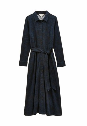 Langärmliges, knöpfbares Kleid in Dunkelblau mit einem subtilen Tierdruck, das eine taillierte Silhouette mit einem Stoffgürtel aufweist. Weiches, leichtes Material.