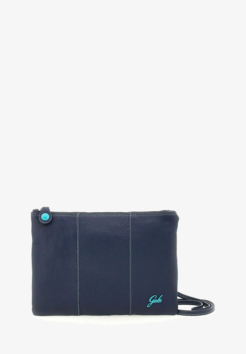 Borsa a tracolla in pelle blu con finitura testurizzata, decorata con un bottone blu e cuciture a contrasto. Chiusura con zip nella parte superiore.