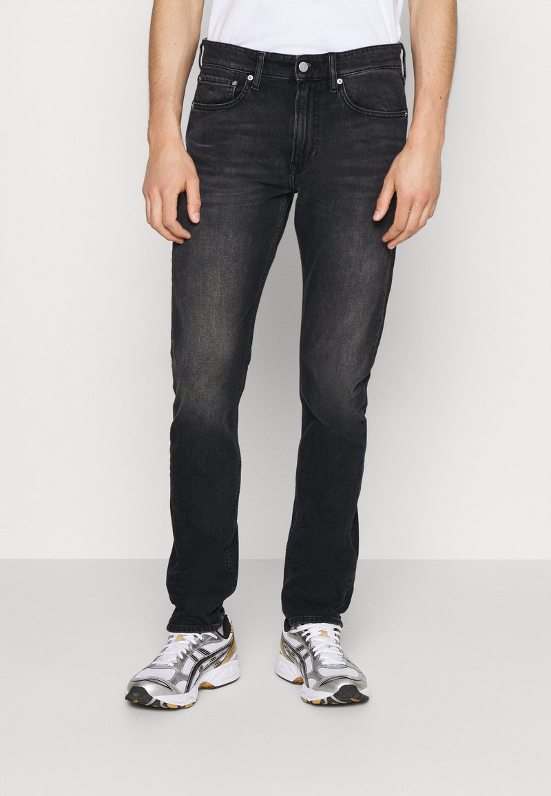 Calvin Klein Jeans SLIM Jeans Tapered Fit black/black denim