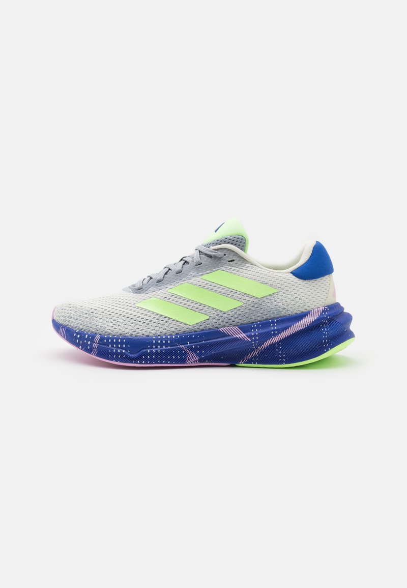 adidas Performance SUPERNOVA STRIDE - Silniční běžecké boty - off white/green spark/lucid blue