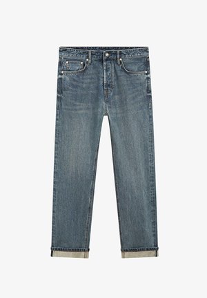 Blaue Jeans mit geradem Bein, umgeschlagenen Bündchen, Knopfverschluss und Fünf-Taschen-Design, flach auf weißem Hintergrund liegend.