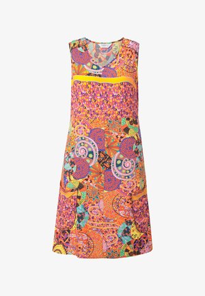 Farverig ærmeløs kjole med en blanding af mønstre i orange, lilla, grøn og pink. Rund halsudskæring og to frontlommer.