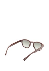 Brązowe plastikowe okulary przeciwsłoneczne z owalnymi soczewkami, szarym gradientowym przyciemnieniem i eleganckimi ramionami, z dyskretnym logo na zauszniku.