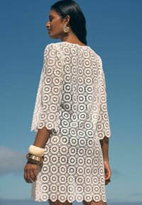 Love & Roses REGULAR FIT - DETAIL KAFTAN - Paplūdimio reikmuo - white