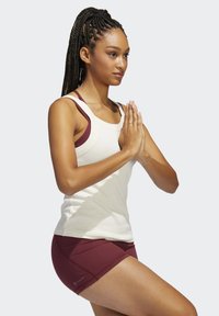 adidas Performance YOGA ESSENTIALS LIGHT-SUPPORT - Sutiã desportivo de suporte ligeiro - shadow red