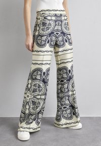 sandro PANTALON IMPRIME BASE Pantalon classique beige