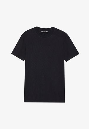 T-shirt de algodão preto com um corte clássico de gola redonda e mangas curtas. Textura suave e ajuste padrão, apresentando um rótulo da marca na gola.